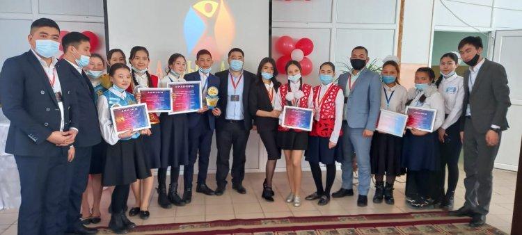 Аудандық "Жамбыл ата" зияткерлік сайысы. Мектебіміздің 9 сынып оқушылар мен жетекшісі Адамкулова Шолпан