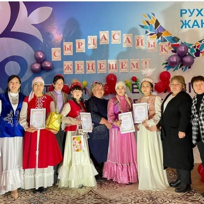 Сырласайық, жеңешем!