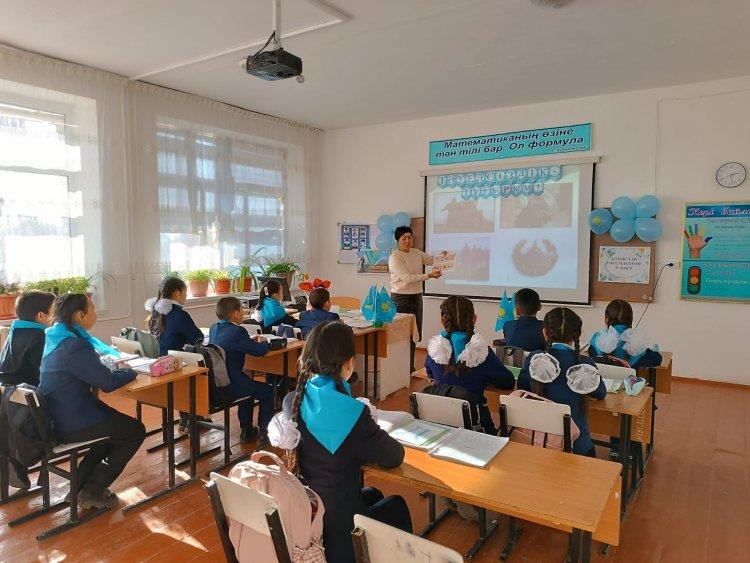 Абай атындағы орта мектебінде 16 желтоқсан Тәуелсіздік күніне орай “Тәуелсіздік елімнің еркін жолы” тақырыбында 5 "б" сынып оқушыларымен тәрбие сағаты өткізілді. Сынып жетекшісі: Эшанкулова Г.