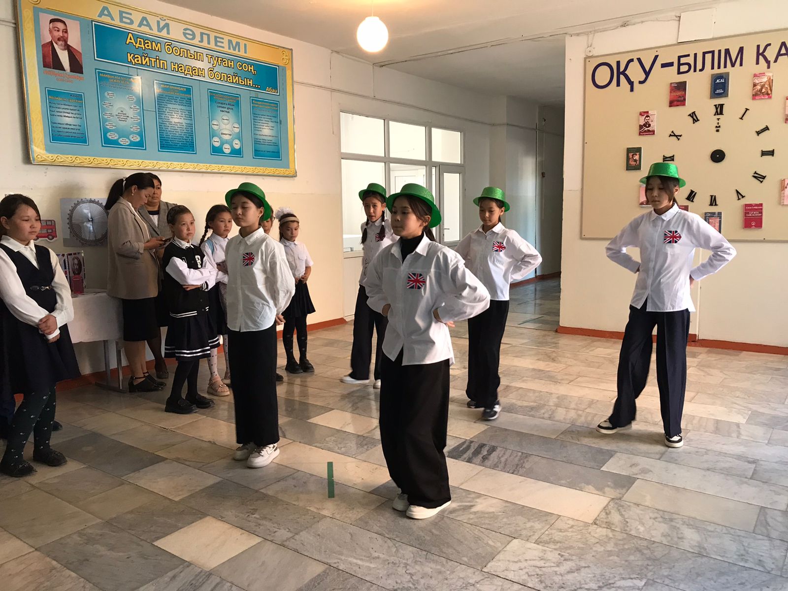 ғылшын тілі пәнінің мұғалімі Момынова Жолдыгүл 6-7 сынып оқушыларымен бірге шет тілдің ерекшелігі жайлы жалпы оқушыларға таныстырды....