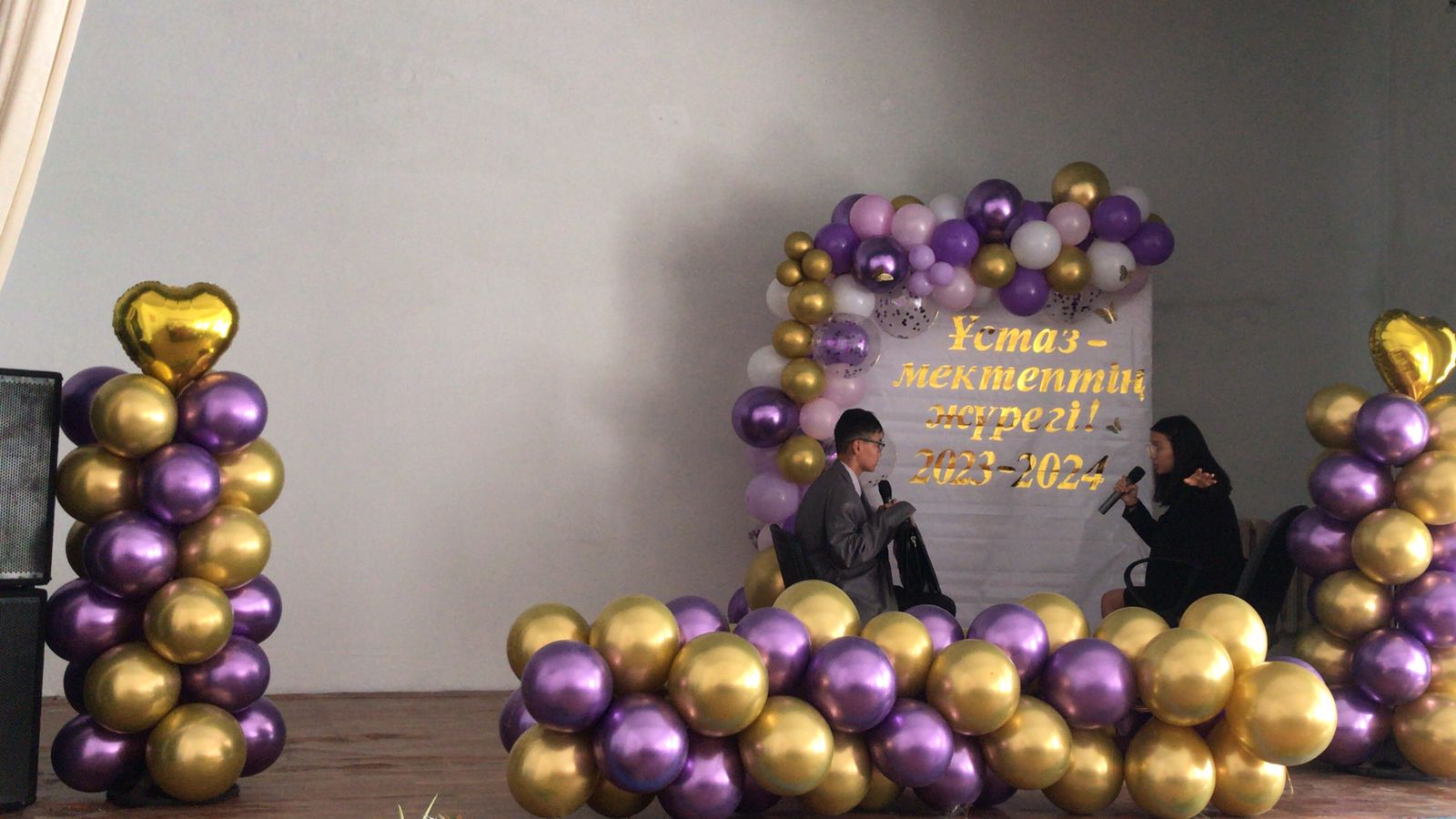 Кино әлеміндегі "Ұстаз - мектептің жүрегі" атты концерттік бағдарлама. Бағасын беріңіздер!