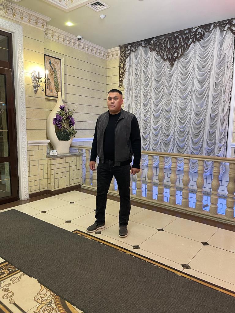 Абай атындағы орта мектебіне 1993 жылы аяқ басып, 2004 жылы түлеп ұшқан түлегі Қыдырбаев Жеңісбек Жұматайұлы.